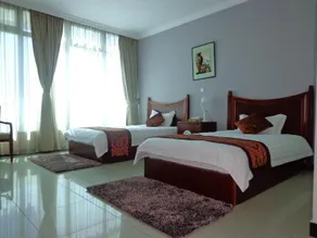 Helzer Inn - Image 5