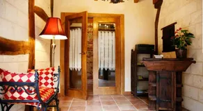 Hotel Rural en Las Cascadas de Tobera - Image 2