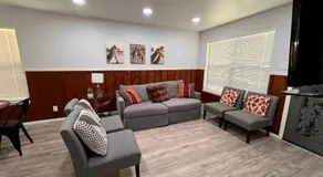 Giraffe Cottage - Image 3