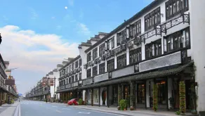 The 2 90's Guys Inn - Image 3