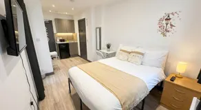 133 Wood Green Studios to Central London - Image 4