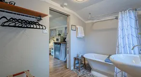 Cute Peaceful Tiny House Getaway w Backyard - Image 5