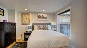 Little Blue Bungalow on Boise's Bench, Pet Friendly, Fully Fenced yard with doggie door! 2 miles from BSU, 5 minutes from Downtown Boise, Desk and workstation for remote workers, 2 TV's large walk-in closet, Good for mid-term stays - Image 2
