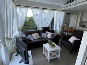 Bright Holiday Home Near Beach - Image 3