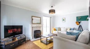 Chelmsford Reach 3 bed house near centre,free parking, Wi-Fi, table football - Image 2