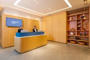 Model J Hotel BSD Carstensz - Image 4