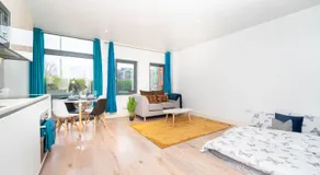 One bed flat with additional double mattress suitable for 4 - Image 2