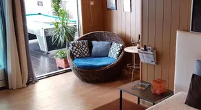 Room near the airport - Image 2