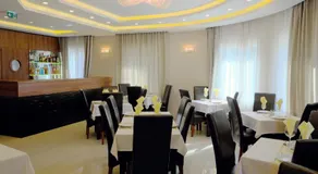 Vácz Hotel - Image 4