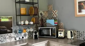 Cosy Countryside Cabin - Image 5