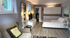 Independent Room in Villa with Pool - Image 2