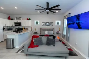 Pet Friendly Modern Zen Studio Retreat with Hot Tub - Image 4