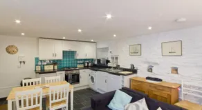 Museum Apartment - Image 5