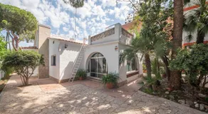 R94 Chalet con piscina privada 20m de la playa Calafell - Image 5