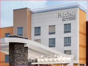 Fairfield Inn & Suites Manchester - Image 1