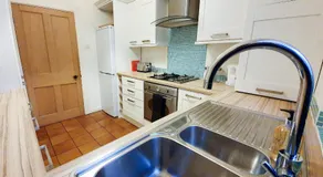 Linburn House Apartment - Image 2