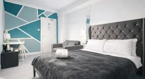 BEST DEAL - Kings Hotel - Image 2