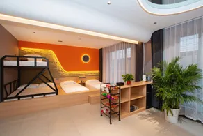 Blue Maple Hotel - Image 2