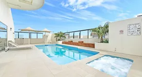 Accommodation in Sydney CBD World Square with Pool & Parking - Image 3