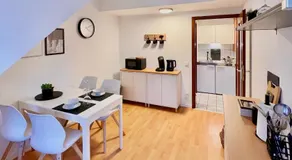 BEECH APARTMENT: MAISONETTE + FREE PARKING + NETFLIX - Image 5