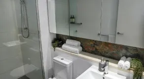 Harbour-view Waterfront Apartment - Image 2