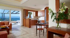 Avantis Suites Hotel - Image 2