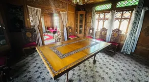 Maharaja palace houseboat - Image 3