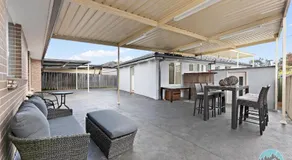 Comfortable 4-Bed House in Fairfield with Parking - Image 4