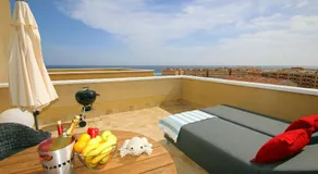 Einfach herrlicher Luxus 2-Zimmer-Maisonette-Dachgeschoss mit Meerblick, Pool und WLAN - Image 5