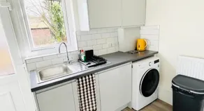 Newly Renovated 2-Bedroom Apartment - Image 3