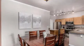 Comfy 2 bed 2 bath Phoenix Paradise with Pool and Gym - Image 4