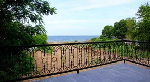 P.O.E Posh Homestay - Image 2