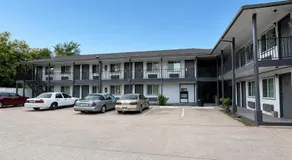 All Season Suites Inn - Image 3