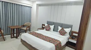 HOTEl MAPLE LEAF - Image 5