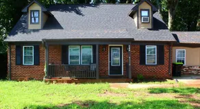 Cozy, Relaxing 4-Bedroom House in Forest Park - Image 4