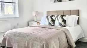 2 Bed apartment Sleeps 3 -Smart Tv -Private garden - Image 5