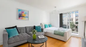 City 2BR Near Thames & Bank - Image 2