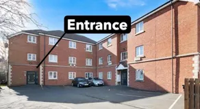 Parkway Court - Two bedroom, two bathroom open plan apartment - Image 4