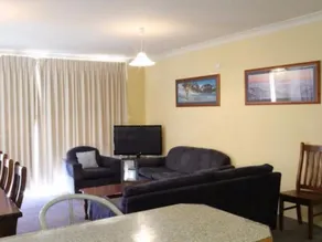 Twin Seasons 5 - Deluxe Holiday Apartment - Image 2