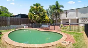 Coastal Wynnum Home Near Plaza and City Connections - Image 5