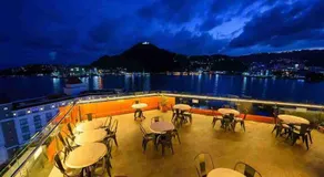 Front One Hotel Jayapura - Image 3