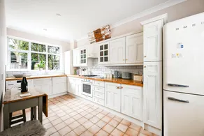 Elegant 3-Bed Home with Garden & Parking Near Stansted Airport - Image 3