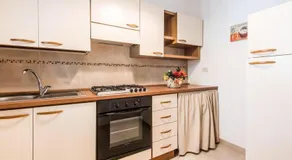 Collins Apartments - Image 2