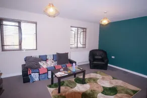 Lovely Apartment with Garden & Parking - Image 3