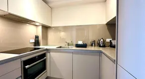 Beautiful Couples Retreat - FREE Parking & WiFi - 1 Minute walk to Poole Quay - Great Location - Free Parking - Fast WiFi - Smart TV - Newly decorated - sleeps up to 2! Close to Poole & Bournemouth & Sandbanks - Image 3