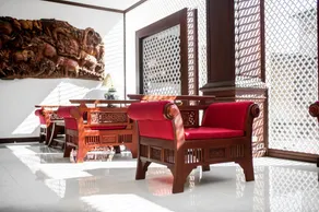 Manorom Chateau Hotel - Image 4
