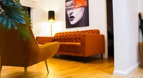 Tower Central Apt l 3 Bed Sleeps 5 l Free Parking) - Image 3
