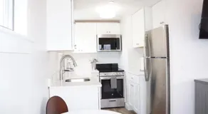 Fresh and Crisp Pet Friendly Studio - Image 3