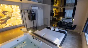 Maximum Exclusive Suite & Spa - Image 3