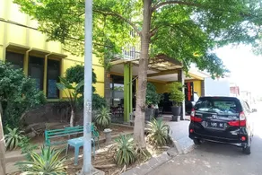 RedDoorz Syariah near Bypass Krian - Image 4